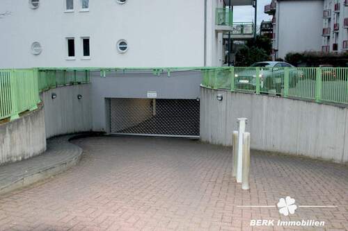 Tiefgaragenabfahrt - 