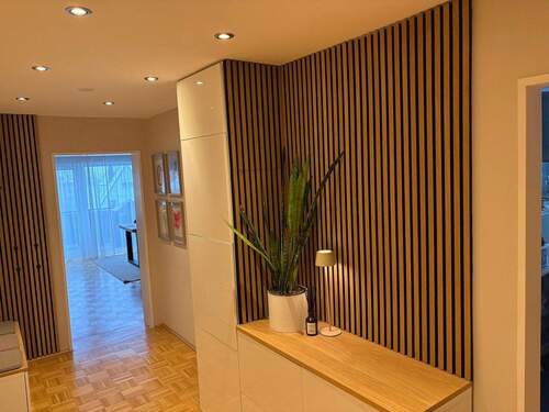 Bild 1 - ?? Großzügige 3-Zimmer-Dachgeschosswohnung mit Balkon, separater Küche & hochwertiger Ausstattung