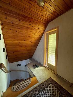 Treppe zum Erdgeschoss - 
