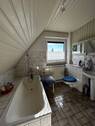 Badezimmer mit Wanne & Dusche - 