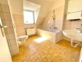 Badezimmer mit Fenster - 