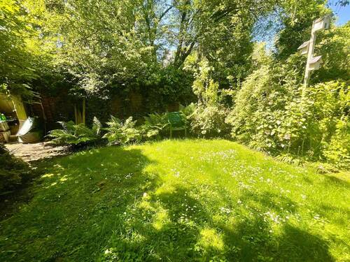Eigener Garten - Renovierte 2 Zimmerwohnung mit Garten