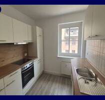Zentral & ruhig mit Blick ins Grüne: Helle 2 Zimmer + Einbauküche + Laminat + Bad mit Fenster - Rostock Stadtmitte