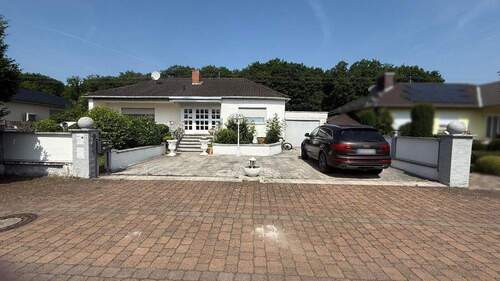 Straßenansicht - PERL: WOHNHAUS IN TOP-LAGE AM WALDRAND