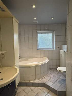 2. Bad mit Eckwanne - 