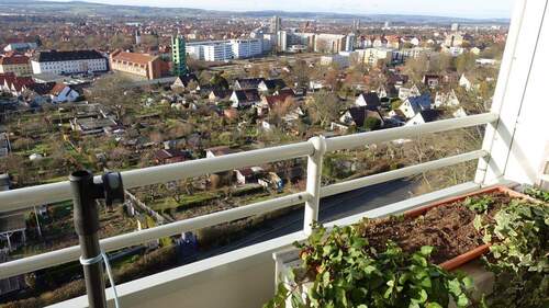 Weitsicht vom Balkon - Schicke vermietete Eigentumswohnung mit Weitblick