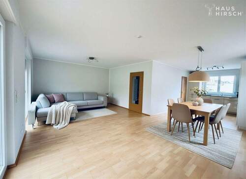 EG offener Wohn-/Essbereich - Perfekt für Familien: 5,5-Zi.-Reiheneckhaus mit Garten + Carport · 146 m² WFL · 333 m² Grdst. · Porz