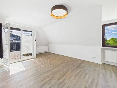 Wohnzimmer mit Ausgang Dachterrasse - 