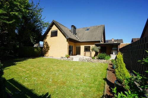 ... auf 705 m² Grundstück - 6 Zimmer Mehrfamilienhaus, Wohnhaus zum Kaufen in Rheinberg