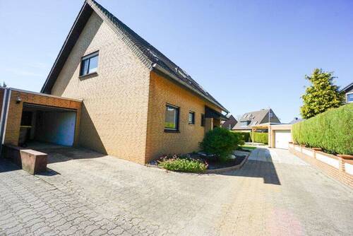 Zufahrt - 6 Zimmer Mehrfamilienhaus, Wohnhaus in Rheinberg