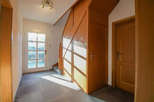 Flur EG - 7 Zimmer Einfamilienhaus zum Kaufen in Edewecht