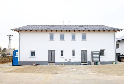 Außen - Eingang - 5 Zimmer Doppelhaushälfte zur Miete in Heldenstein