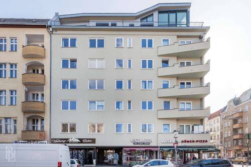 Außenansicht - Sofort vermietbares Investment in Kreuzberg: Modernisierte 3-Zimmer-Wohnung mit Balkon