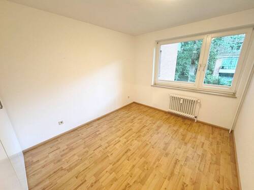 Zimmer 2 mit Einbauschrank - 3 Zimmer Etagenwohnung in Hamburg