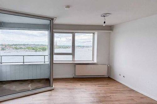 Wohnraum mit Logia - 1 Zimmer Etagenwohnung zum Kaufen in Schleswig