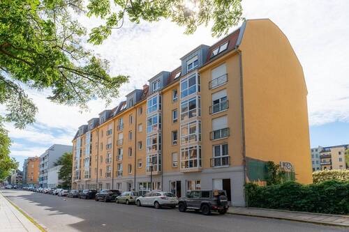 Vorderansicht 1 - Zentrale Lage, bestens vermietet mit TG-Stellplatz, Aufzug, Fußbodenheizung.