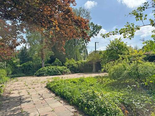 Ansicht - Individuelles Baugrundstück mit Altbestand