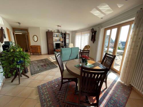 Großzügiges Wohn- und Esszimmer im Erdgeschoss mit Zugang zum Garten! - 