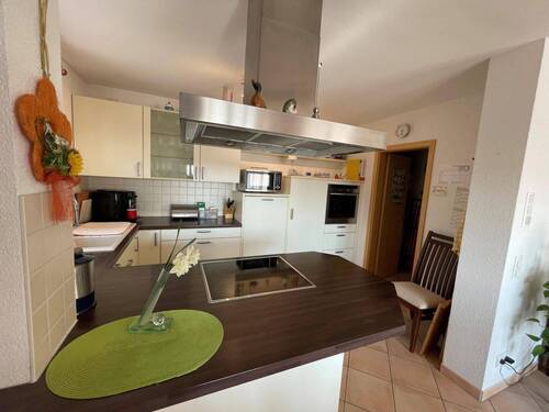 Große Küche mit Einbauküche im Erdgeschoss! - 