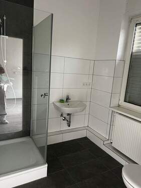 Bad - Sanierte und renovierte 1,5-Zimmer-Wohnung