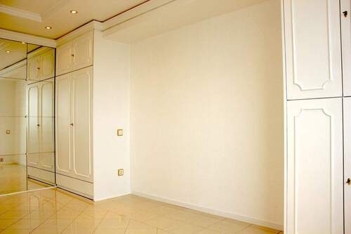 SCHLAFZIMMER - Etagenwohnung mit 138,00 m&sup2; in Düsseldorf zur Miete