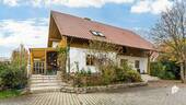 Außenansicht 1 - Großzügiges EFH mit Gartenidylle, Wintergarten, Terrasse, 3 Stellplätzen, EBK und Donau-Nähe