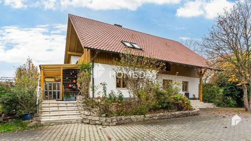 Außenansicht 1 - Großzügiges EFH mit Gartenidylle, Wintergarten, Terrasse, 3 Stellplätzen, EBK und Donau-Nähe