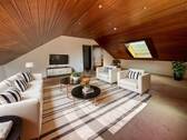 Wohnzimmer Bsp. mit KI - 8 Zimmer Mehrfamilienhaus, Wohnhaus in Velbert