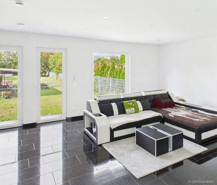 Blick von Flur ins Wohnzimmer - 6 Zimmer Einfamilienhaus in Rödersheim-Gronau