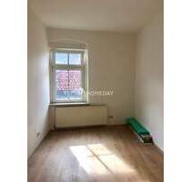 Ideal geschnittene Wohnung mit Tageslichtbad, Gartenanteil & Stellplatz in 4 Parteienhaus - Mücheln