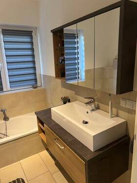 Badezimmer.jpeg - 3 Zimmer Etagenwohnung zur Miete in Kassel