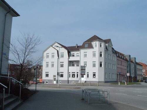 Gebäudeansicht - Sonnige 2 Zimmer Wohnung mit Balkon in Schwentine Nähe