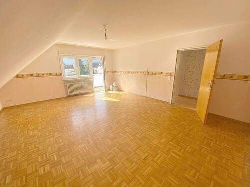 Wohnzimmer - 4 Zimmer Etagenwohnung in Trier / Ehrang