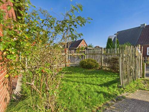 Vorgarten - 4 Zimmer Doppelhaushälfte in Husum