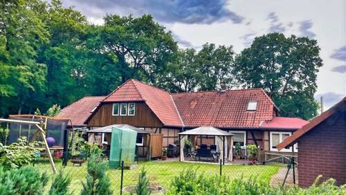 Außenansicht - Vermietetes 3-Familienhaus mit Nebengebäude