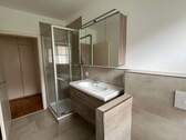 Bad mit Dusche - 