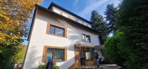 Rückansicht Haus - 9 Zimmer Mehrfamilienhaus, Wohnhaus zum Kaufen in Egelsbach