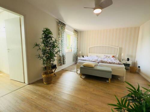 Schlafzimmer mit Ankleide - 