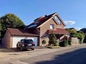 Hausansicht - Traumhaus! Viel Platz für Familie und Beruf!