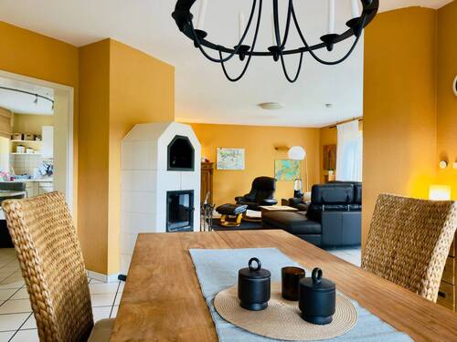 Essbereich mit Kaminofen - 