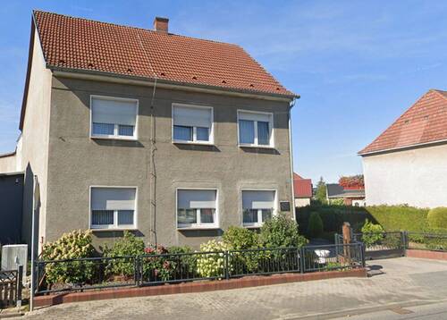 Hausansicht Vorderseite - 8 Zimmer Einfamilienhaus zum Kaufen in Lauchhammer