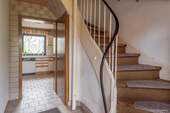 Eingangsdiele mit Treppe - 