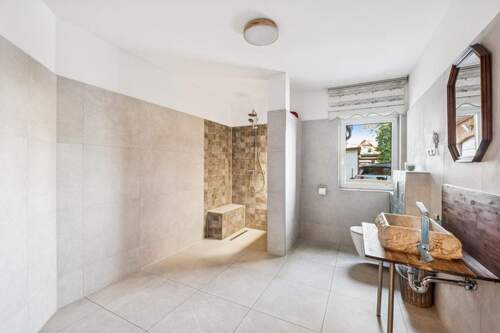 Weiteres Bad mit Dusche - 