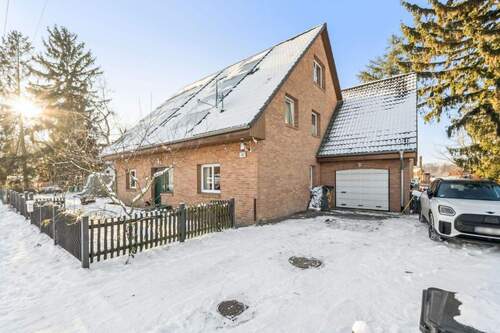 Weitere Hausansicht mit Garage - 