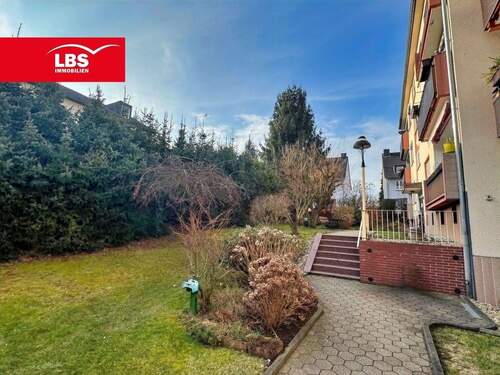 Grünfläche am Haus - Etagenwohnung mit 77,00 m&sup2; in Essen zum Kaufen
