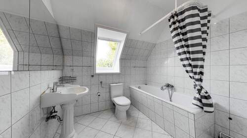 Badezimmer Dachgeschoß - 