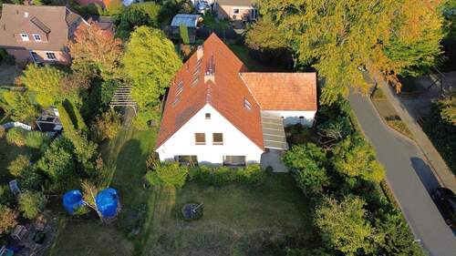 Hausansicht vom westseitigem Garten - 