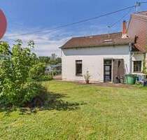 BECKINGEN: WOHNHAUS MIT SCHÖNEM GARTEN UND GARAGE IN ZENTRALER LAGE!