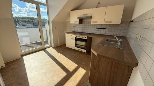 IMG_8265 - Toller Balkon an der Küche - EBK - Tageslichtbad mit Badewanne