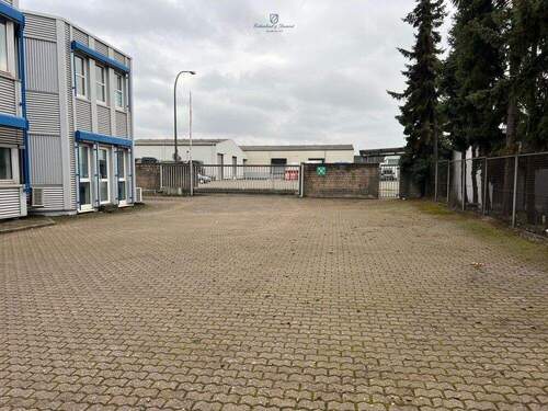 Parkplätze auf dem Grundstück - 